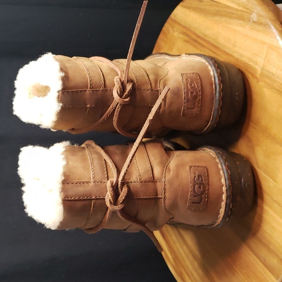 UGG 'Caspia' Winter Boots - Women's size 8 - Picture 3 of 13
